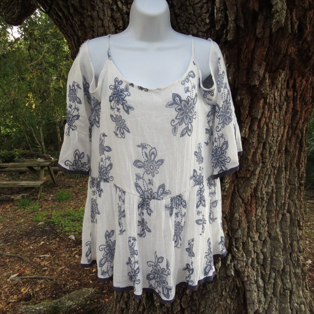 Doe & Rae Womens Drop 3/4 sleeve Womans shirt Large Lace trim